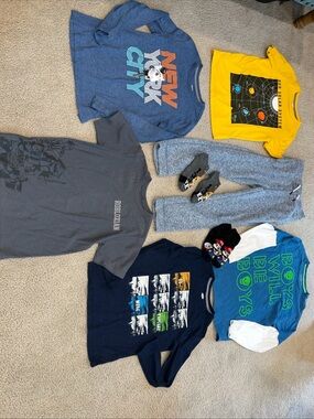Boys lot of shirts and 1 pant Sz medium